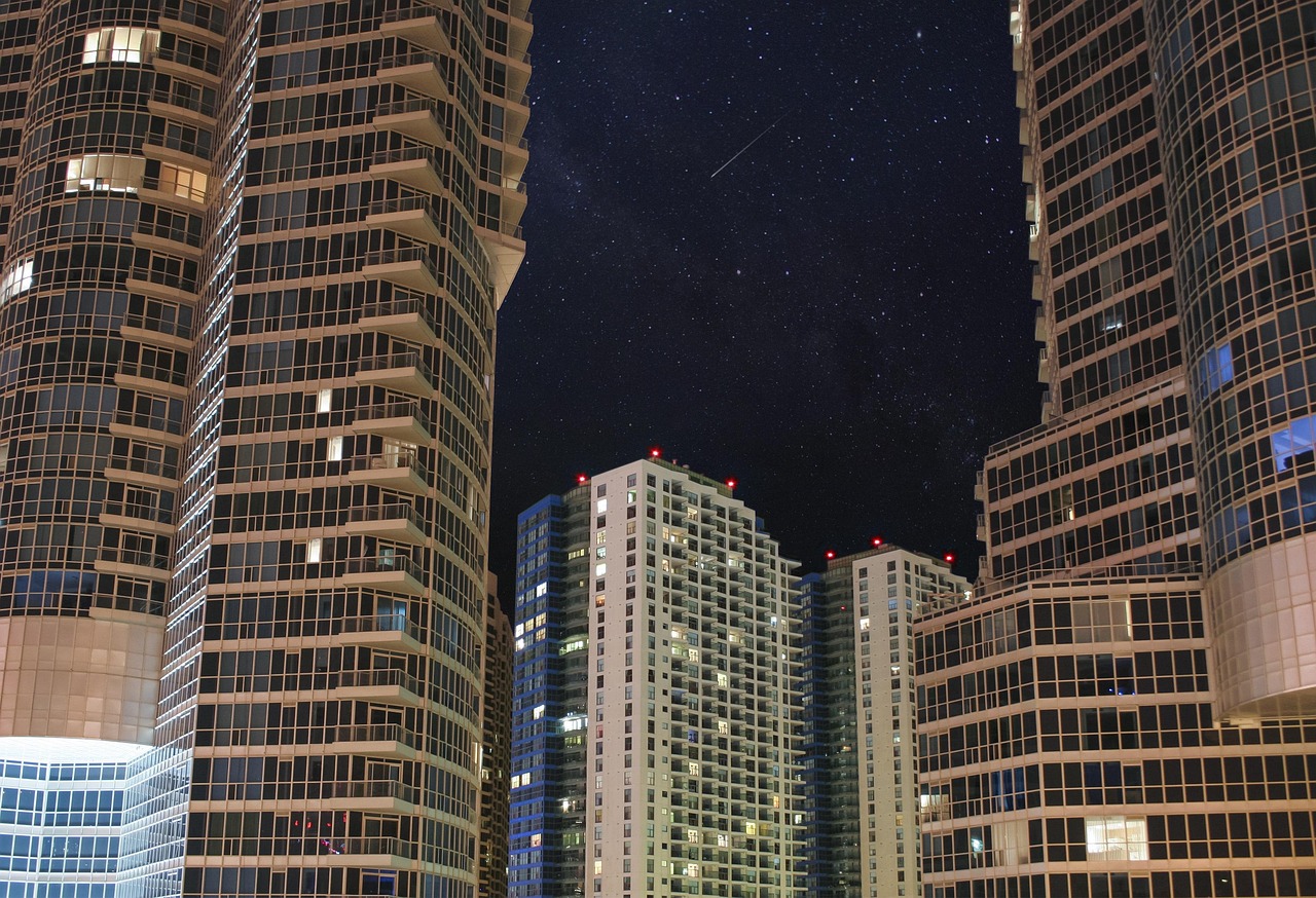 山东青岛明星闪耀，星光璀璨海滨城市